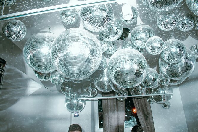 Pub Crawl + Unlimited Drinks + VIP entry + Drinking Games & Photographer - What the photographer adds, and what to expect