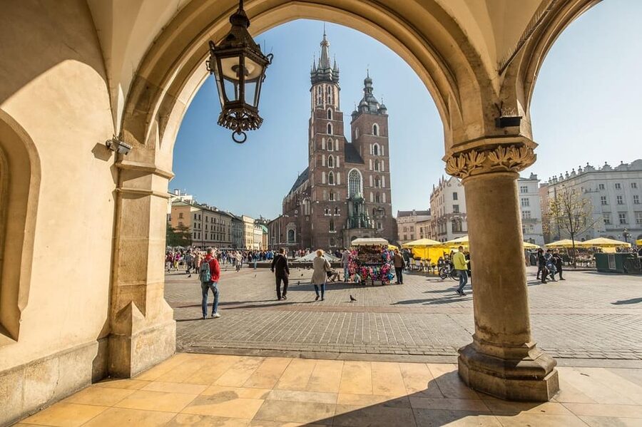 Rynek Underground Museum & Wawel Castle, Cathedral - Cracow - Beneath Main Square, where Kraków keeps its older streets