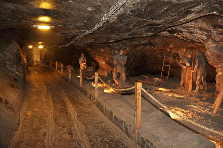 Salt Mine Wieliczka & Lunch & Schindler’s Factory Tour - What the salt mine feels like in practice