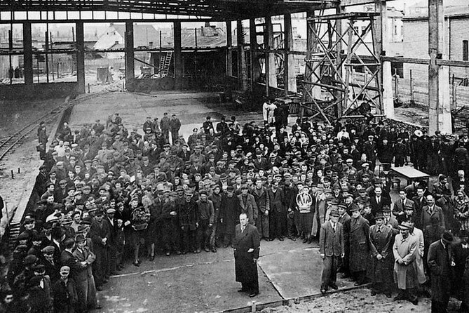 Schindler's Factory in Krakow: Guided Tour & Skip the Line Ticket - The introduction to Oskar Schindler
