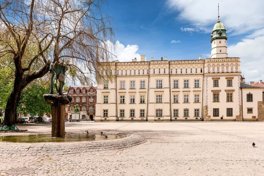 Schindler's Factory & Kazimierz Jewish Quarter Tour - Starting on Szeroka Street in Kazimierz