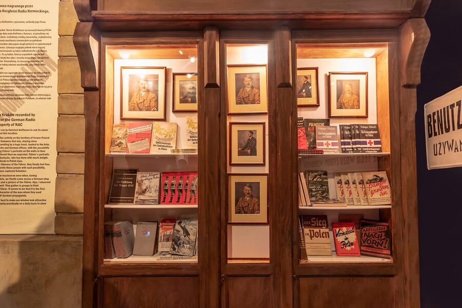 Schindler's Factory Museum Guided Tour - Krakow - Through the ghetto and into a Jewish apartment