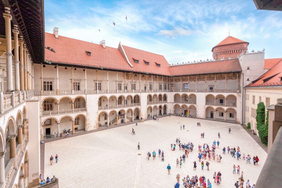 Skip-the-Line Wawel Castle Chambers Private Tour - What makes the private format useful