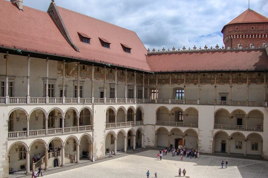 Skip-the-Line Wawel Castle Chambers Private Tour - The two-hour State Rooms tour