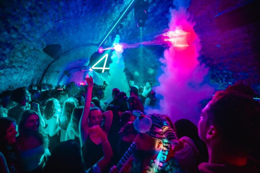 VIP Club Entry and Booth Booking - The welcome drink and first few minutes