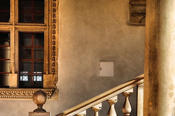 Wawel Castle and Cathedral Guided Walking Tour in Kraków - Wawel Cathedral, kings, bells, and crypts