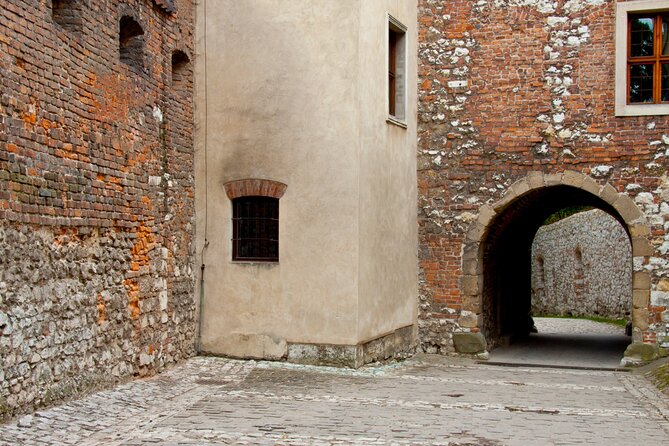 Wawel Castle and Cathedral Guided Walking Tour in Kraków - Who will get the most from this tour