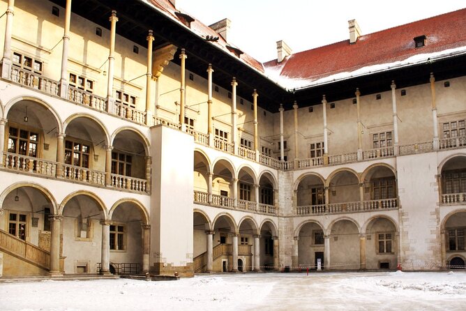 Wawel Castle and Cathedral Guided Walking Tour in Kraków - Meeting at Saint Mary Magdalene Square