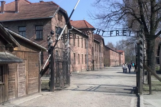Wheelchair accessible PRIVATE transfer to Auschwitz - Birkenau - Should you book the Auschwitz-Birkenau transfer?