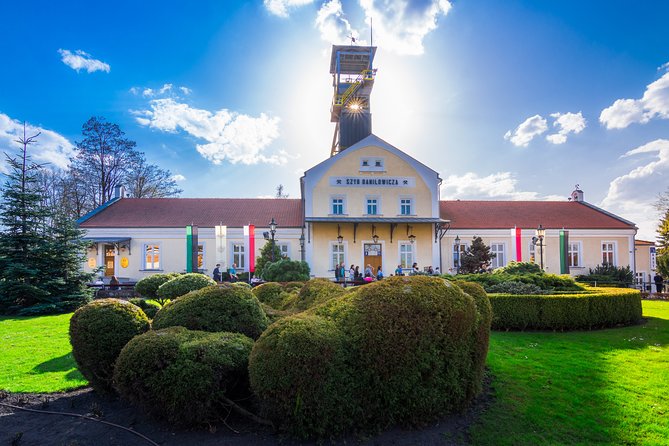 Wieliczka Salt Mine: 4-Hour Guided Tour from Krakow - The first 350 steps and the temperature below