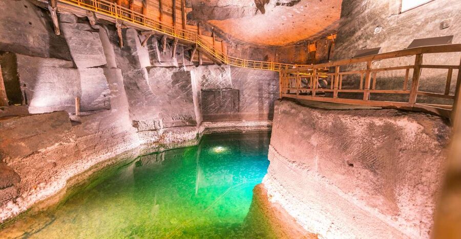 Wieliczka Salt Mine: Fast-Track Ticket and Guided Tour - The first 400 steps and the underground temperature
