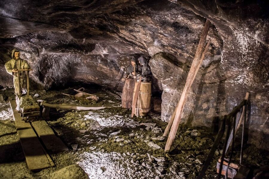 Wieliczka Salt Mine Tour Including Hotel Pick-Up - Starting the descent at 64 meters below ground