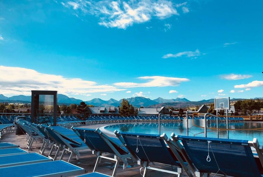 Zakopane: Chocholow Thermal Pools Entry with Hotel Transfer - What the standard admission includes