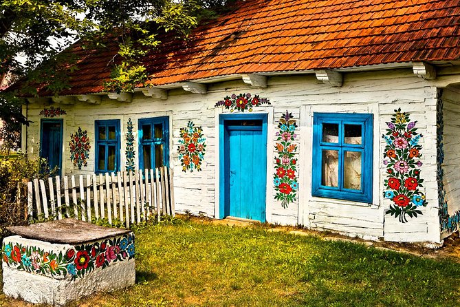 ZALIPIE - painted village, unique PRIVATE tour from Krakow - Dom Malarek and handmade souvenirs