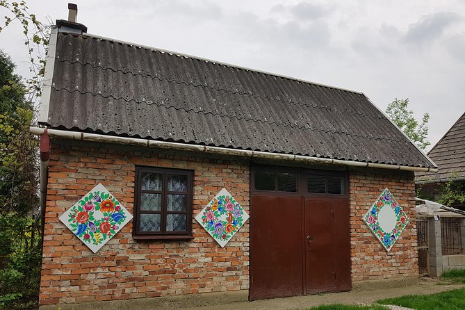 ZALIPIE - painted village, unique small group tour from Krakow - Seeing private houses and gardens in Zalipie